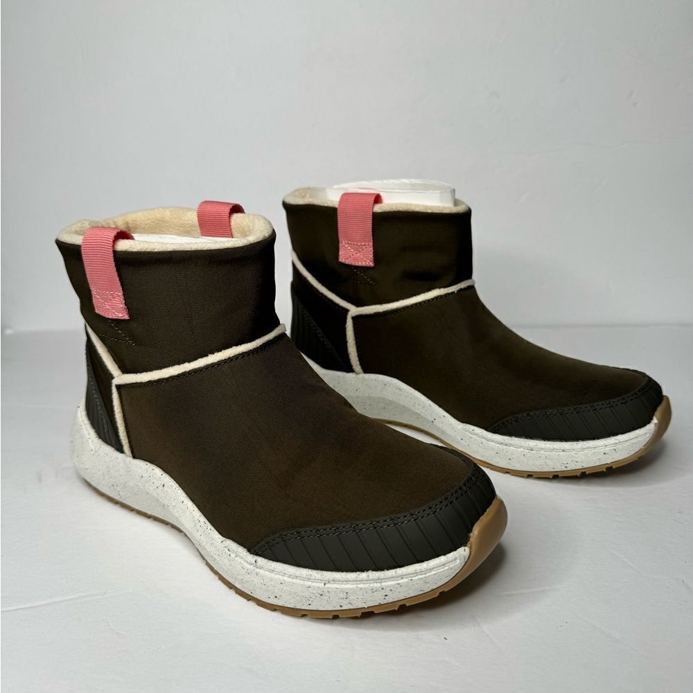 Dr. Scholl’s pull on ankle boots size 6.5 in olive